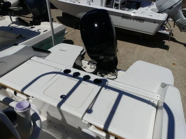 Slide: The Image of Bayliner Trophy T20CC 2026 - 13