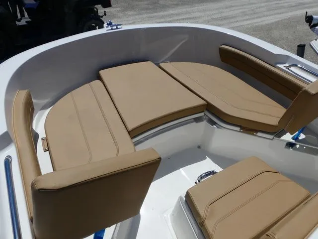 Slide: The Image of Bayliner Trophy T20CC 2026 - 9
