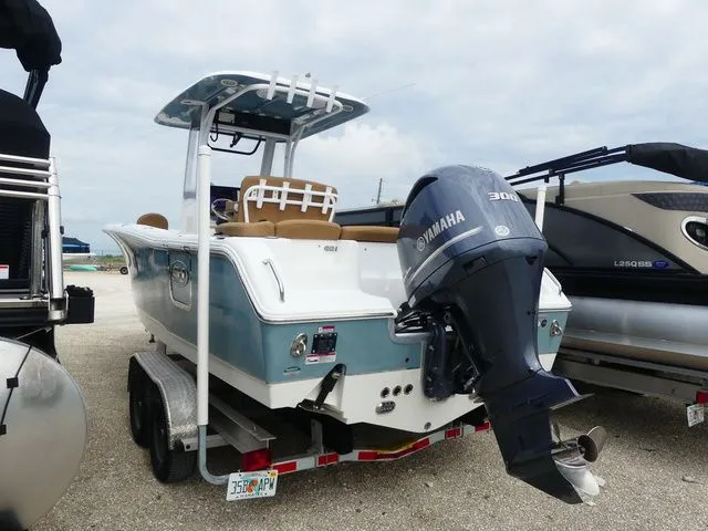 Slide: The Image of Sea Hunt Ultra 255 SE 2019 - 6