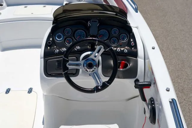 Slide: The Image of Tahoe 215 Xi 2019 - 14