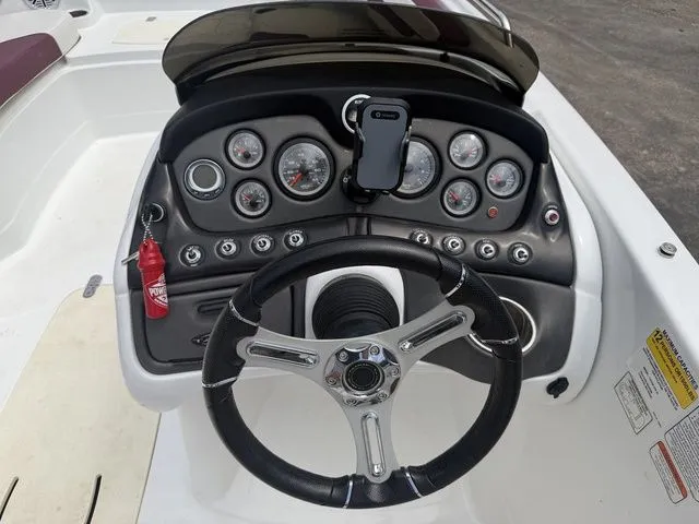 Slide: The Image of Tahoe 215 Xi 2019 - 15
