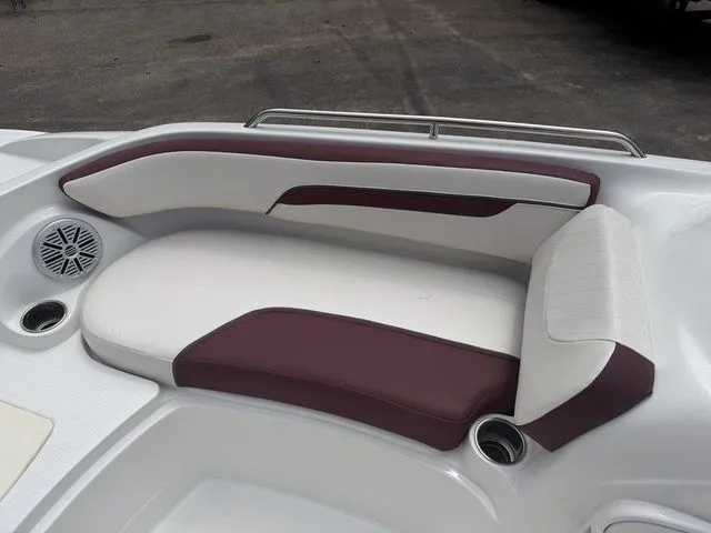 Slide: The Image of Tahoe 215 Xi 2019 - 5