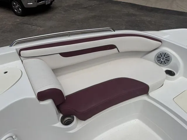 Slide: The Image of Tahoe 215 Xi 2019 - 6