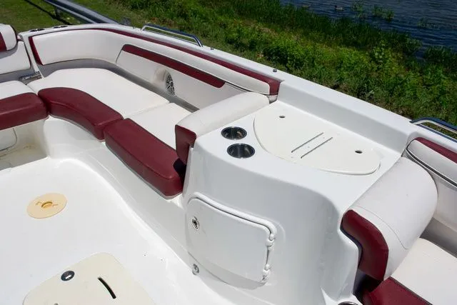 Slide: The Image of Tahoe 215 Xi 2019 - 7