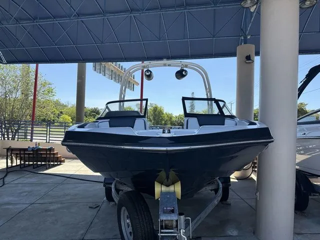 Slide: The Image of 2023 Yamaha Boats 195S displayed under a blue canopy. - 21