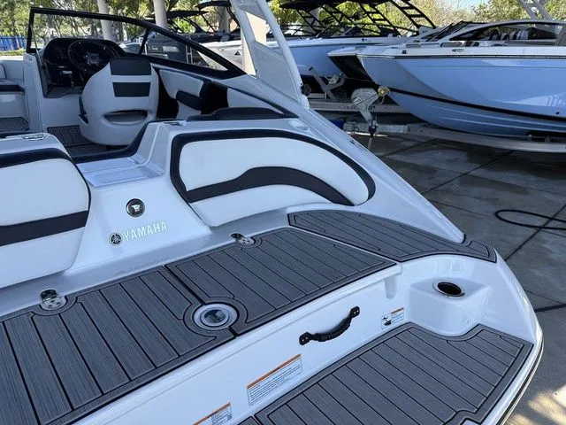 Slide: The Image of Yamaha Boats 195S 2023 model featuring luxurious deck design. - 28