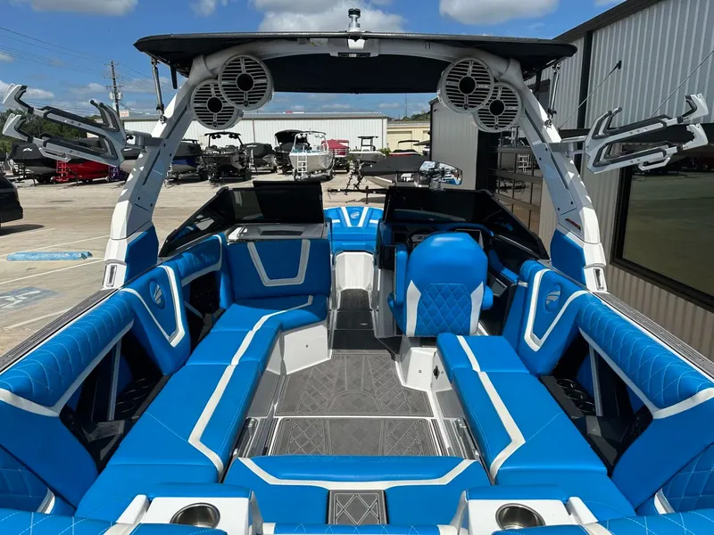 Slide: The Image of Tigé 25ZX 2022 - 14