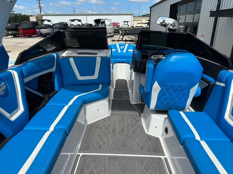 Slide: The Image of Tigé 25ZX 2022 - 16