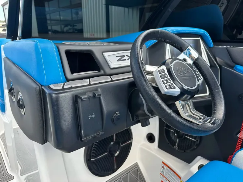 Slide: The Image of Tigé 25ZX 2022 - 19