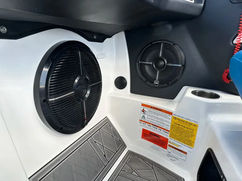 Slide: The Image of Tigé 25ZX 2022 - 21