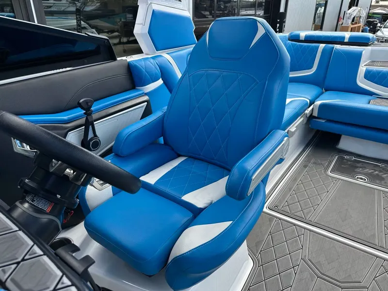 Slide: The Image of Tigé 25ZX 2022 - 22