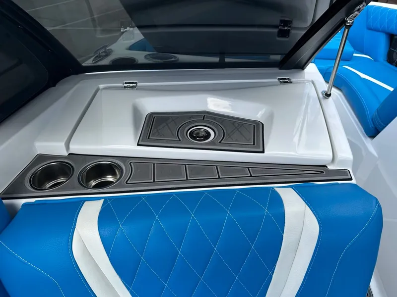 Slide: The Image of Tigé 25ZX 2022 - 24