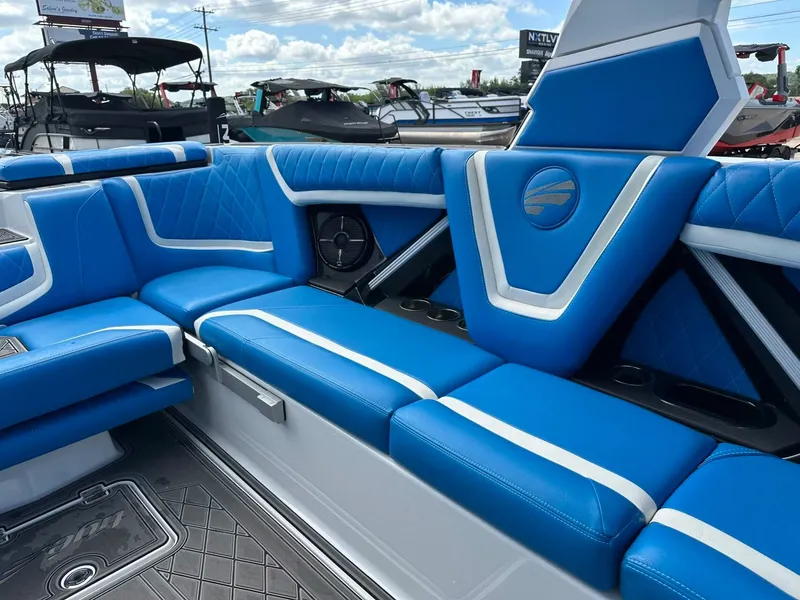 Slide: The Image of Tigé 25ZX 2022 - 28