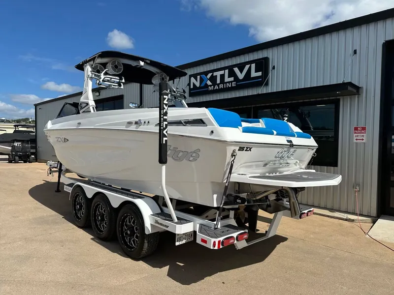 Slide: The Image of Tigé 25ZX 2022 - 3