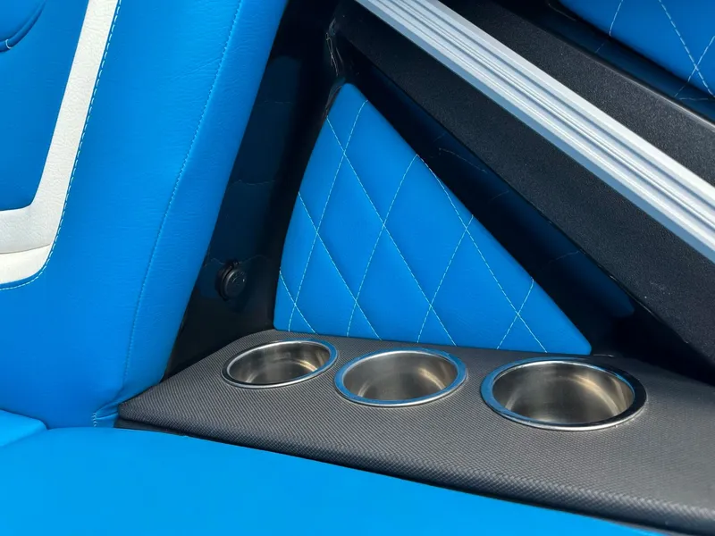 Slide: The Image of Tigé 25ZX 2022 - 33