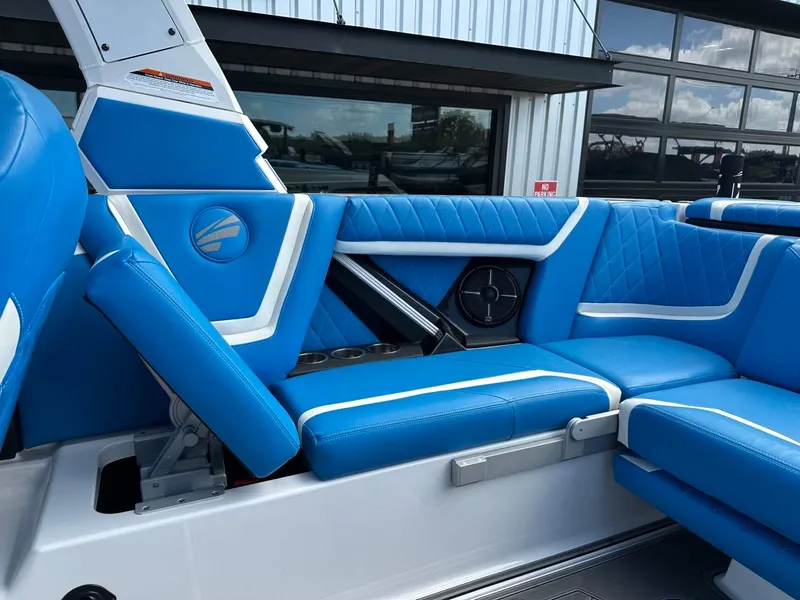 Slide: The Image of Tigé 25ZX 2022 - 34