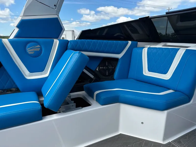 Slide: The Image of Tigé 25ZX 2022 - 35