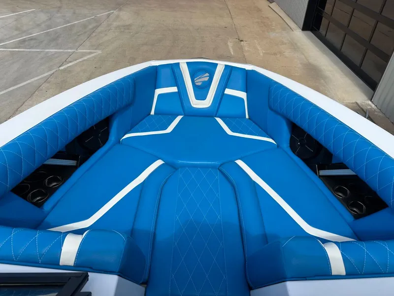 Slide: The Image of Tigé 25ZX 2022 - 38