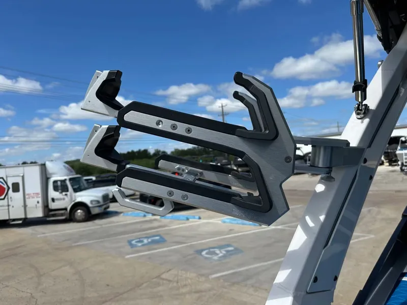 Slide: The Image of Tigé 25ZX 2022 - 48