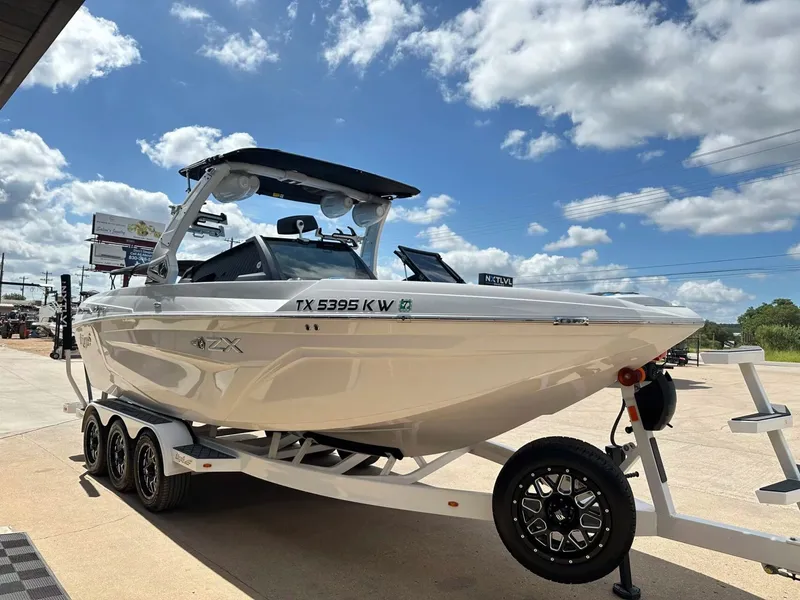 Slide: The Image of Tigé 25ZX 2022 - 7