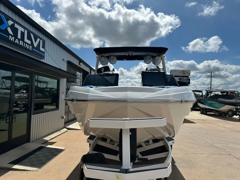 Slide: The Image of Tigé 25ZX 2022 - 8