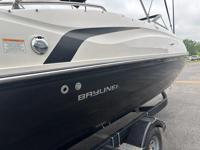 Slide: The Image of Bayliner 210 DB 2019 - 10