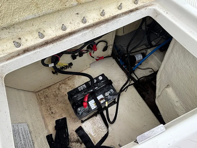 Slide: The Image of Bayliner 210 DB 2019 - 13