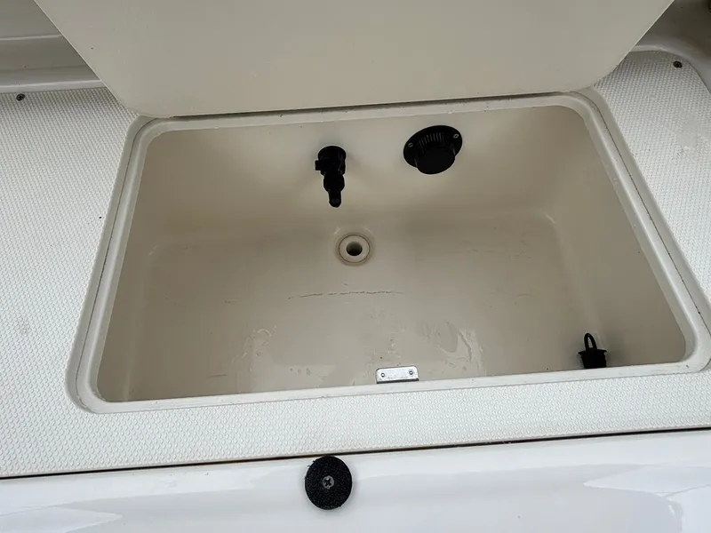 Slide: The Image of Bayliner 210 DB 2019 - 15