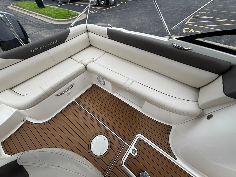 Slide: The Image of Bayliner 210 DB 2019 - 17