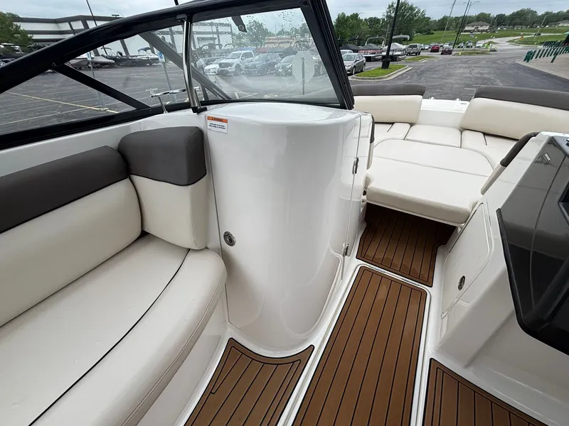 Slide: The Image of Bayliner 210 DB 2019 - 22