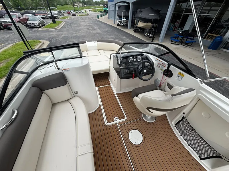 Slide: The Image of Bayliner 210 DB 2019 - 29