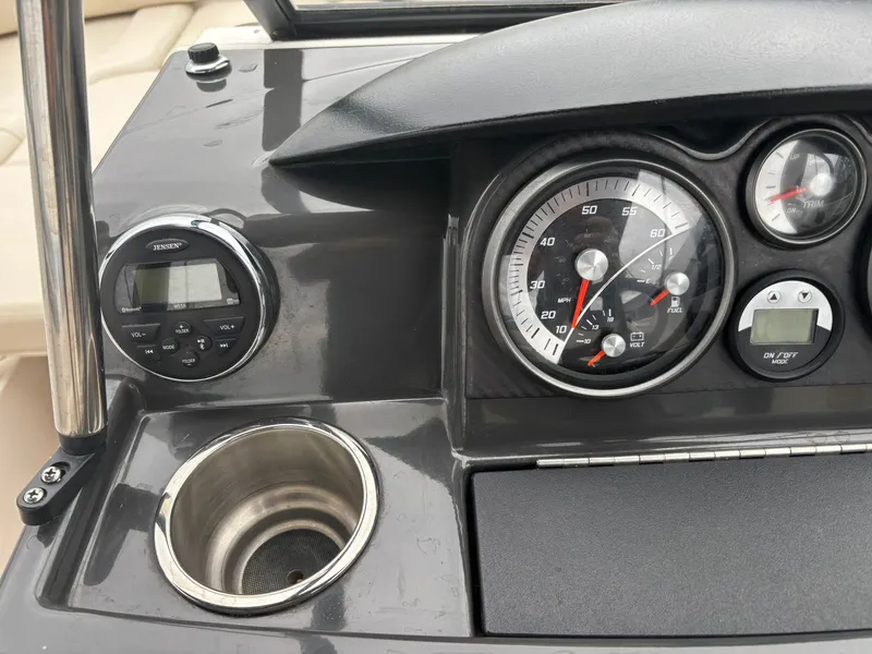 Slide: The Image of Bayliner 210 DB 2019 - 32