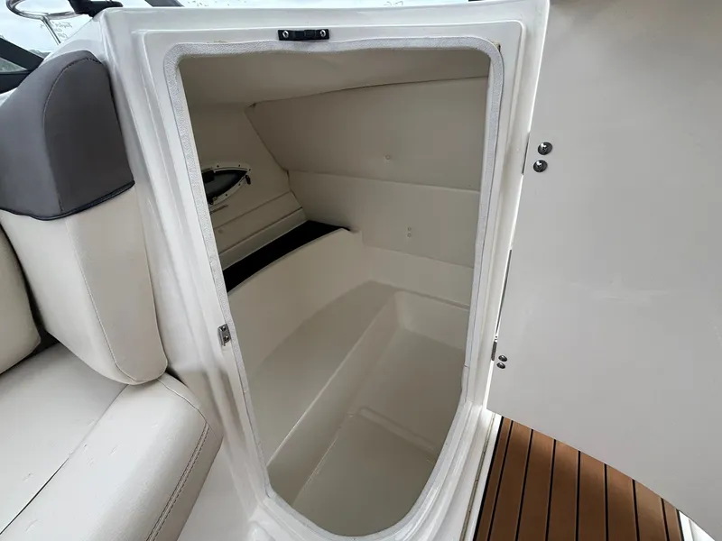 Slide: The Image of Bayliner 210 DB 2019 - 34