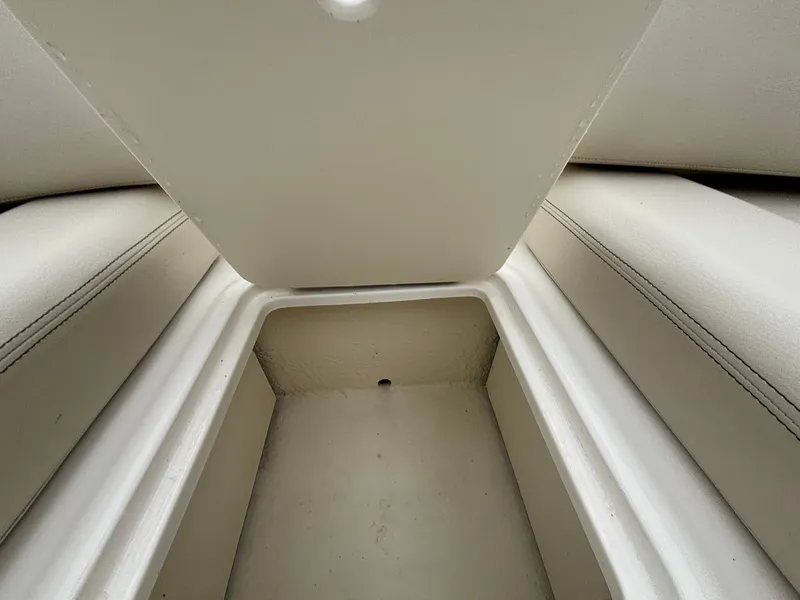 Slide: The Image of Bayliner 210 DB 2019 - 37