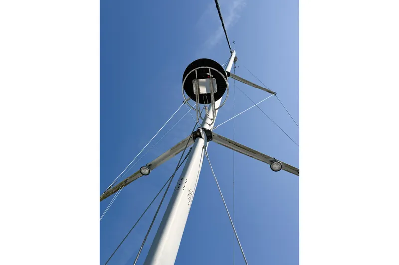 Slide: The Image of Mast of 2005 Hunter 36 sailboat against clear blue sky. - 80