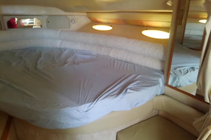 Slide: The Image of 1998 Sea Ray Sundancer 330 cabin interior with bed and mirror. - 28