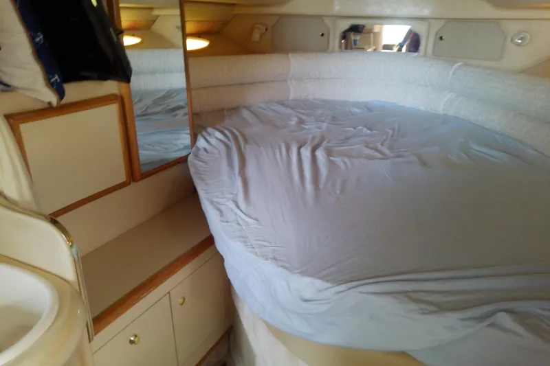 Slide: The Image of Interior cabin of a 1998 Sea Ray Sundancer 330 with a cozy bed and mirror. - 29