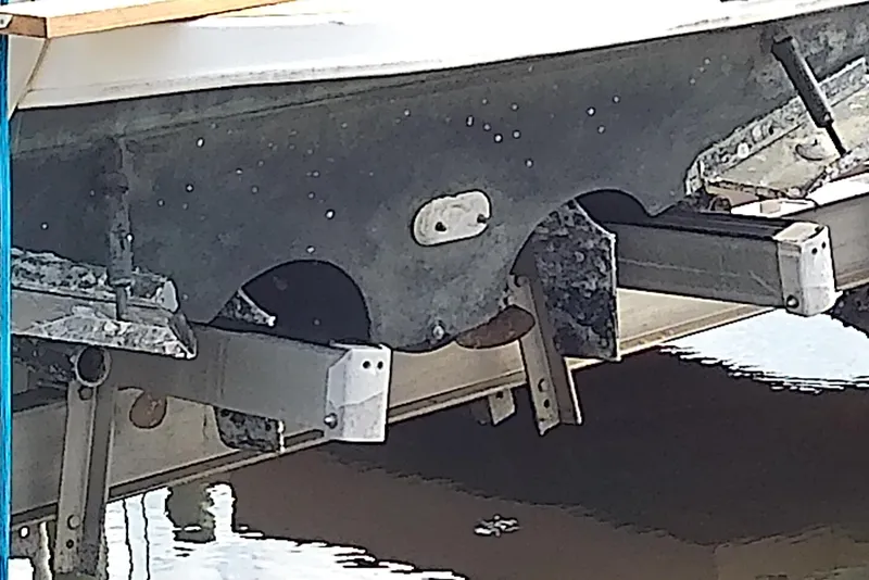 Slide: The Image of 1998 Sea Ray Sundancer 330 boat hull on a lift, showing underside details. - 8