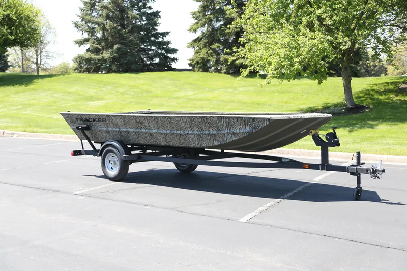 Slide: The Image of Tracker Grizzly 1754 Utility 2026 - 18