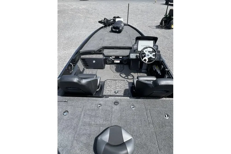 Slide: The Image of 2026 Nitro Z21 XL Pro boat interior with steering wheel and Garmin display. - 105
