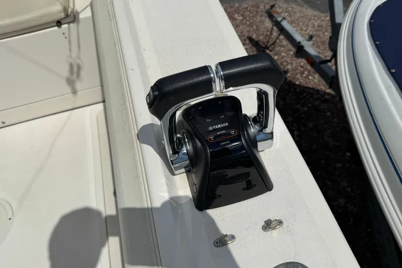 Slide: The Image of Yamaha throttle control on 2016 Defiance Admiral 270 EX boat deck. - 12