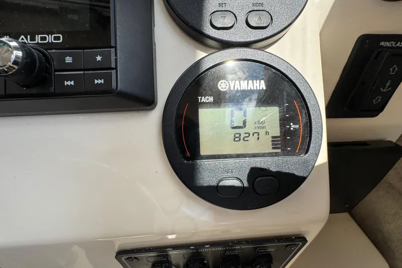 Slide: The Image of Yamaha tachometer on 2016 Defiance Admiral 270 EX boat dashboard, showing 827 hours. - 15