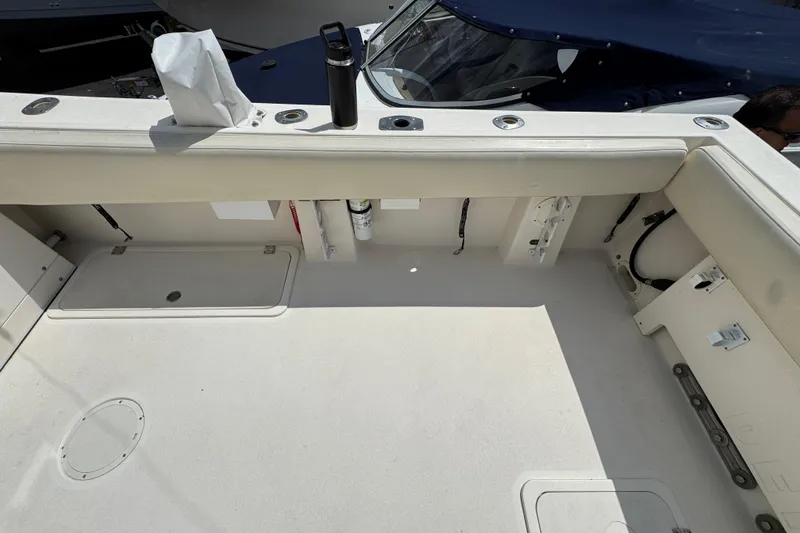 Slide: The Image of Spacious deck of 2016 Defiance Admiral 270 EX boat with storage compartments. - 6