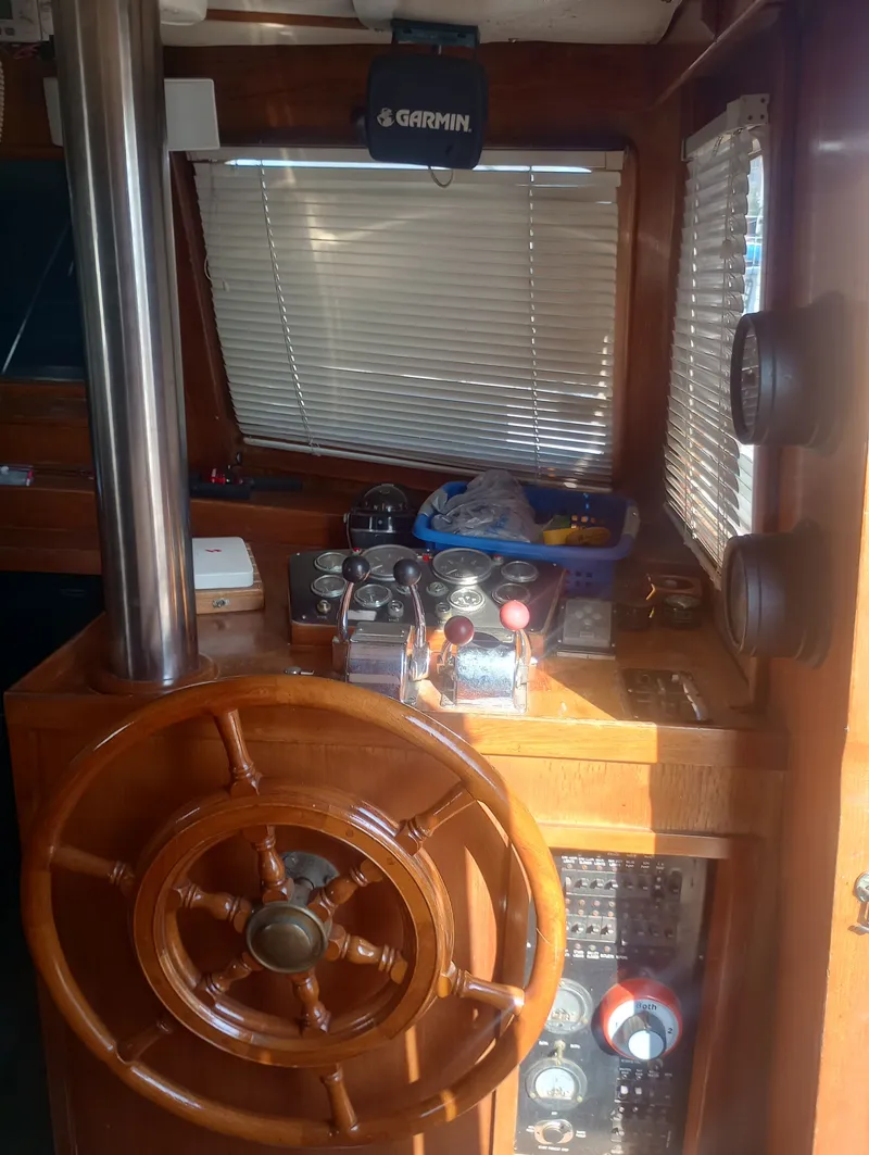 Slide: The Image of Helm of a 1981 Marine Trading 44 Double Cabin yacht. - 25