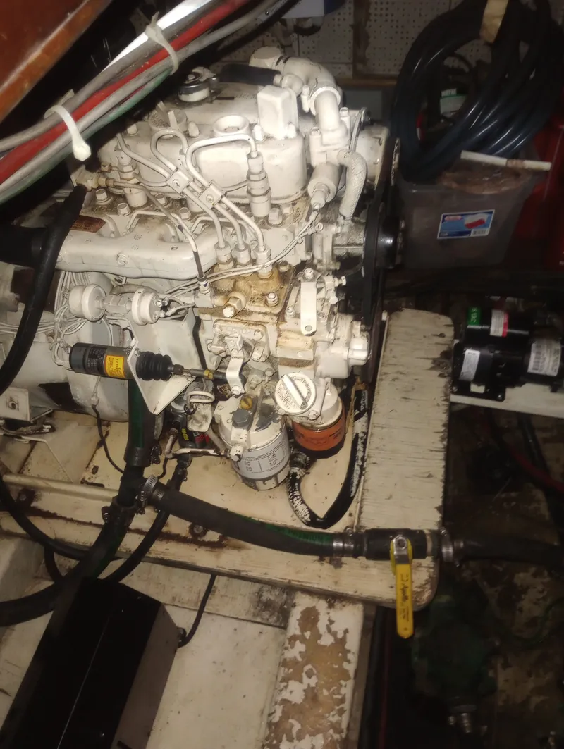 Slide: The Image of Marine Trader 44 Double Cabin 1981 - 52