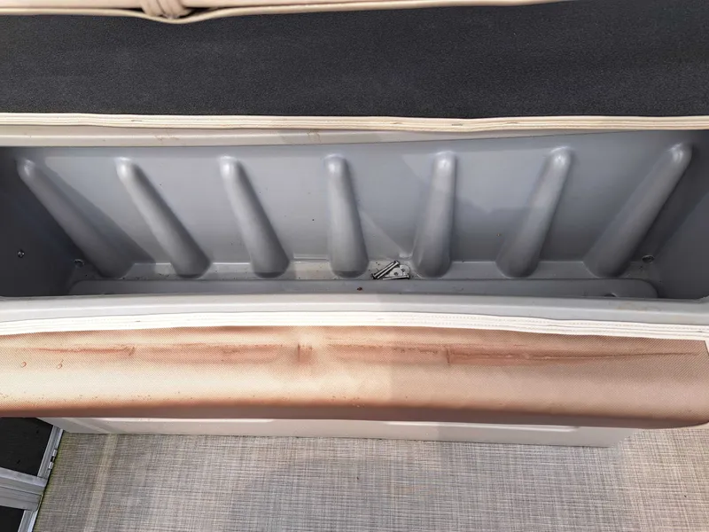 Slide: The Image of Sun Tracker FB20 DLX 2022 - 26