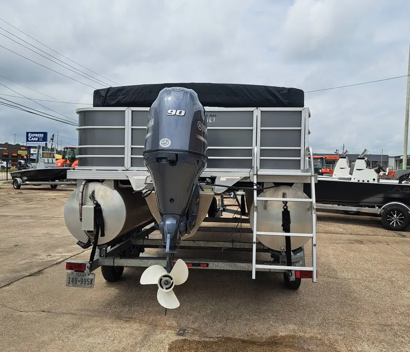 Slide: The Image of Veranda VF20F4 2018 - 8