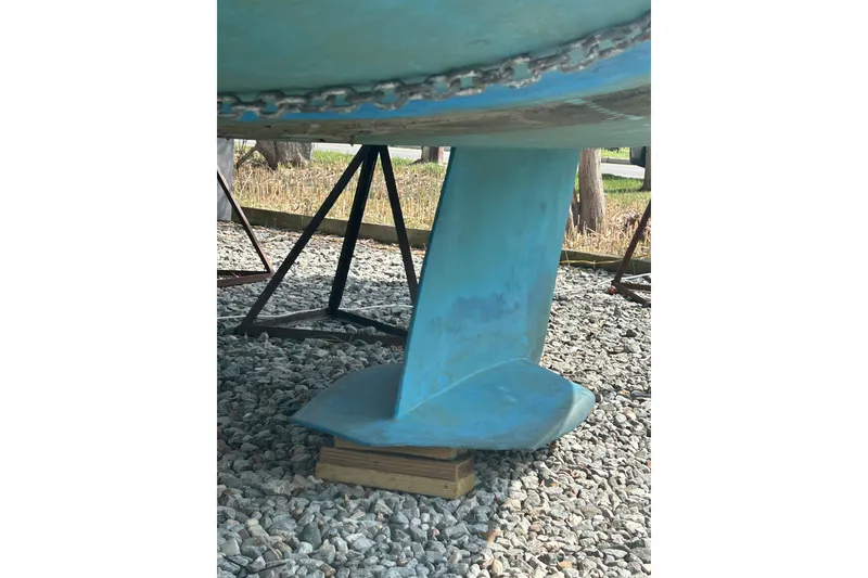 Slide: The Image of Keel of a 1994 Catalina 270 sailboat on a gravel surface. - 4