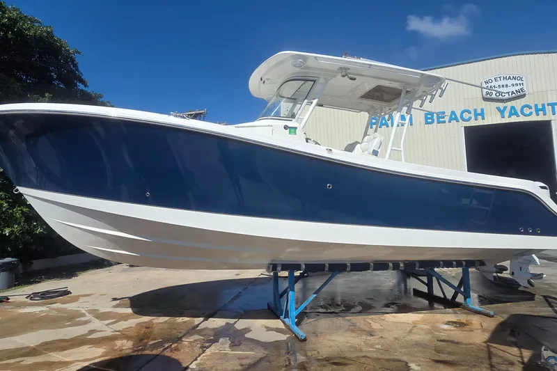 The Image of 2018 Edgewater 280CC boat displayed at Palm Beach Yacht facility. - 0