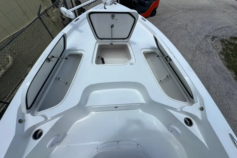 Slide: The Image of 2023 Sea Hunt BX 25 BR boat deck with open storage compartments. - 22